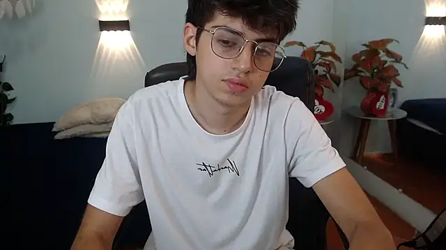 jhoellx online show from October 28, 2025, 8:11 pm