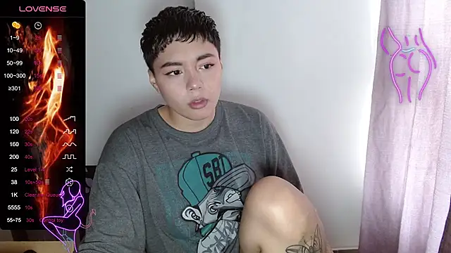 Snapshot of TRIXIE_TANG28 chatting on February 23, 2025, 5:29 pm TRIXIE TANG28 online show from February 23, 2025, 5:29 pm