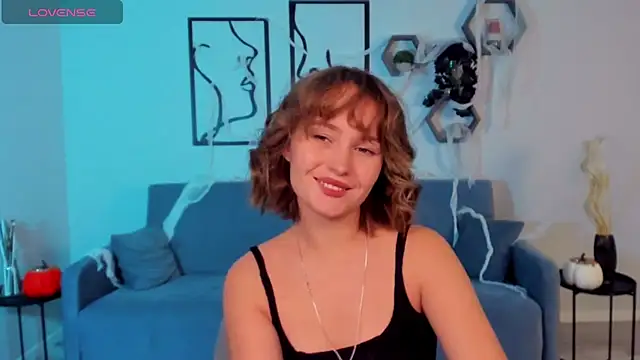 BritnieCute online show from November 3, 2025, 4:36 am