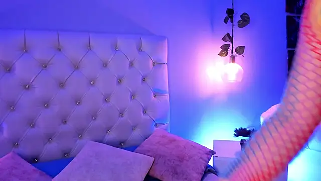 Snapshot of ZoeHarris chatting on September 29, 2025, 12:10 pm ZoeHarris online show from September 29, 2025, 12:10 pm