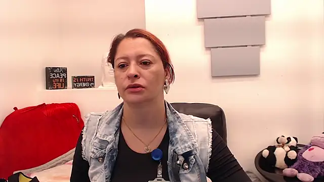 Snapshot of eva_twiss chatting on April 14, 2026, 12:22 pm eva twiss online show from April 14, 2026, 12:22 pm