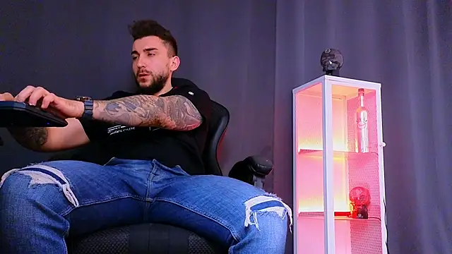 MightyAaron66 online show from March 11, 2025, 4:43 am