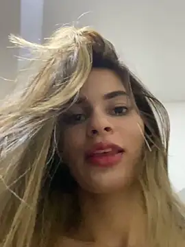 Snapshot of cuteluci_ chatting on January 4, 2025, 11:11 am cuteluci online show from January 4, 2025, 11:11 am