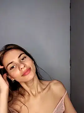 Snapshot of cuteluci_ chatting on January 5, 2025, 12:31 pm cuteluci online show from January 5, 2025, 12:31 pm