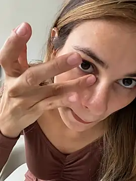 Snapshot of cuteluci_ chatting on January 5, 2025, 10:08 pm cuteluci online show from January 5, 2025, 10:08 pm