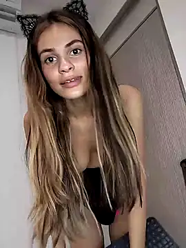 Snapshot of cuteluci_ chatting on January 13, 2025, 2:42 pm cuteluci online show from January 13, 2025, 2:42 pm