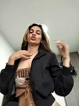 Snapshot of cuteluci_ chatting on February 17, 2025, 11:34 am cuteluci online show from February 17, 2025, 11:34 am