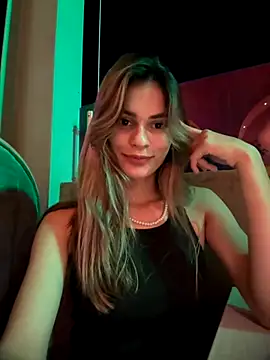 Snapshot of cuteluci_ chatting on September 29, 2025, 12:05 am cuteluci online show from September 29, 2025, 12:05 am