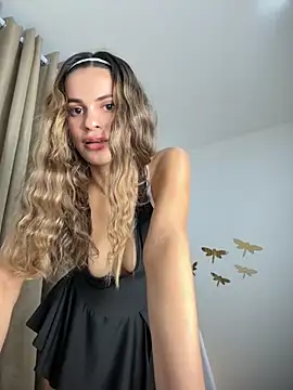 Snapshot of cuteluci_ chatting on November 12, 2025, 11:10 am cuteluci online show from November 12, 2025, 11:10 am