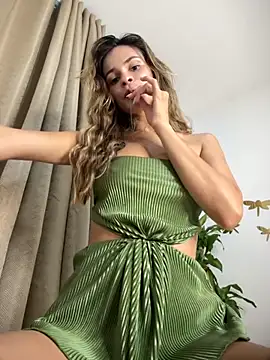 Snapshot of cuteluci_ chatting on November 28, 2025, 11:24 am cuteluci online show from November 28, 2025, 11:24 am