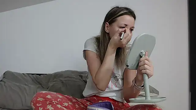 Snapshot of SweetMaddy888 chatting on December 8, 2024, 4:04 am SweetMaddy888 online show from December 8, 2024, 4:04 am