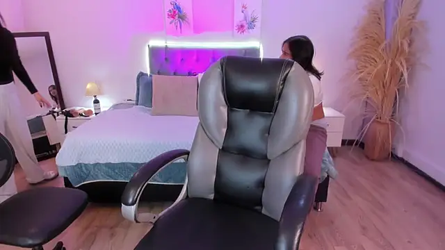 Icysweetcam online show from April 9, 2026, 11:48 am