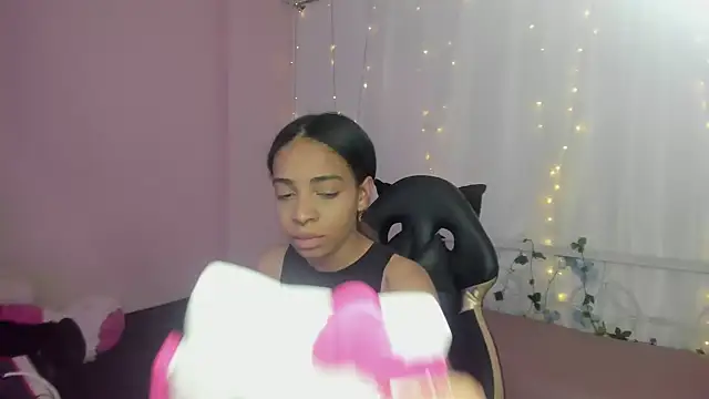 Abigail Wilson  online show from January 31, 2025, 8:43 pm