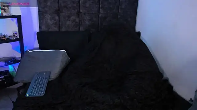 nolan twink1 online show from April 18, 2026, 7:07 pm