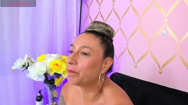 Snapshot of ladylians chatting on January 23, 2025, 10:44 pm ladylians online show from January 23, 2025, 10:44 pm