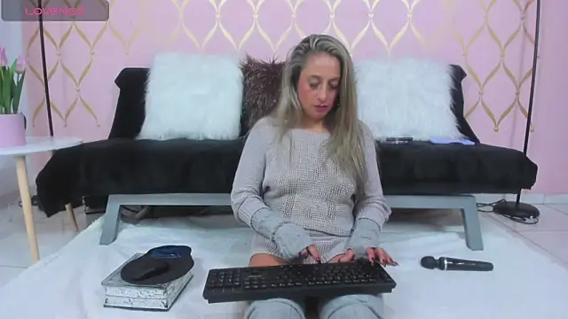 Snapshot of ladylians chatting on February 20, 2025, 6:57 pm ladylians online show from February 20, 2025, 6:57 pm