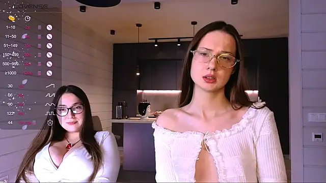 Snapshot of dorafisher01 chatting on November 16, 2025, 2:11 pm dorafisher01 online show from November 16, 2025, 2:11 pm