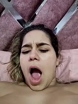 Snapshot of LaurenWelly_ chatting on February 4, 2025, 12:51 am LaurenWelly online show from February 4, 2025, 12:51 am