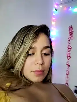 Snapshot of LaurenWelly_ chatting on February 6, 2025, 3:27 am LaurenWelly online show from February 6, 2025, 3:27 am