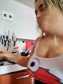 Snapshot of LaurenWelly_ chatting on February 17, 2025, 8:15 pm LaurenWelly online show from February 17, 2025, 8:15 pm