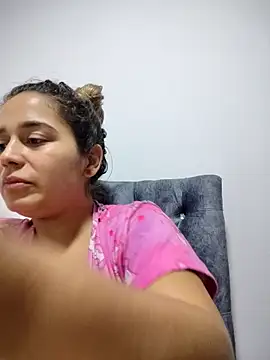 Snapshot of LaurenWelly_ chatting on February 18, 2025, 2:27 am LaurenWelly online show from February 18, 2025, 2:27 am