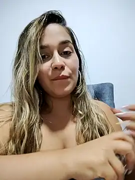 Snapshot of LaurenWelly_ chatting on March 6, 2025, 1:37 am LaurenWelly online show from March 6, 2025, 1:37 am