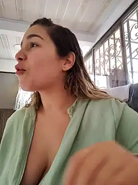 Snapshot of LaurenWelly_ chatting on March 6, 2025, 8:48 pm LaurenWelly online show from March 6, 2025, 8:48 pm