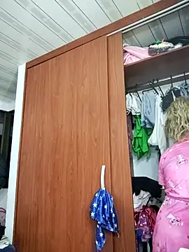 Snapshot of LaurenWelly_ chatting on March 18, 2025, 4:37 am LaurenWelly online show from March 18, 2025, 4:37 am