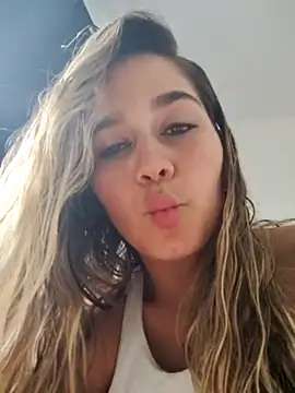 Snapshot of LaurenWelly_ chatting on March 21, 2025, 9:01 pm LaurenWelly online show from March 21, 2025, 9:01 pm