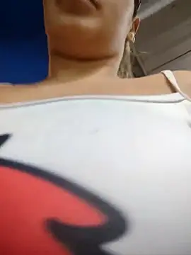 Snapshot of LaurenWelly_ chatting on November 19, 2025, 11:05 pm LaurenWelly online show from November 19, 2025, 11:05 pm