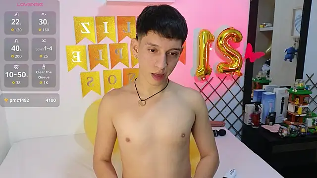 milky  boy  online show from December 3, 2025, 4:09 am