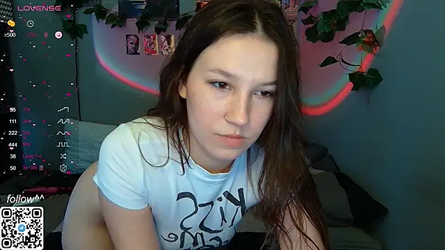 Snapshot of Cutie_Vicky chatting on December 11, 2024, 6:25 am Cutie Vicky online show from December 11, 2024, 6:25 am