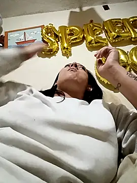 Snapshot of CORALINE_GREYM chatting on November 6, 2025, 1:50 am CORALINE GREYM online show from November 6, 2025, 1:50 am