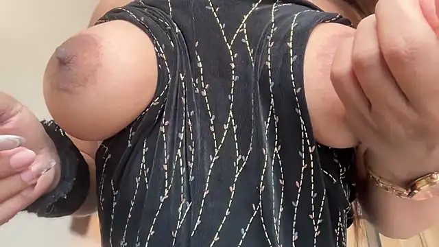 Hotty-Sana online show from April 12, 2026, 6:07 am