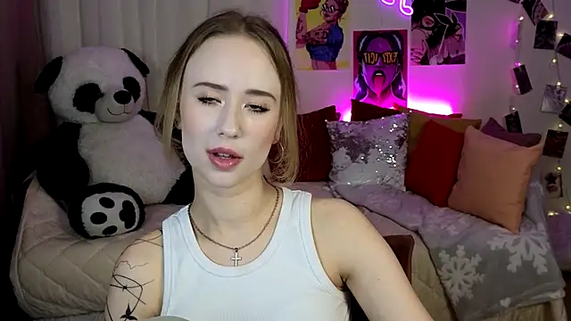 SashaBrooks online show from September 16, 2025, 6:09 pm