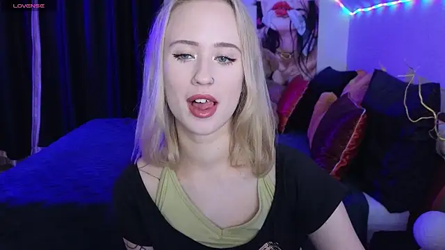 SashaBrooks online show from October 19, 2025, 6:08 pm