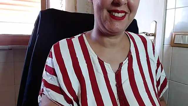 Snapshot of Foxlady2271 chatting on May 27, 2026, 8:55 am Foxlady2271 online show from May 27, 2026, 8:55 am
