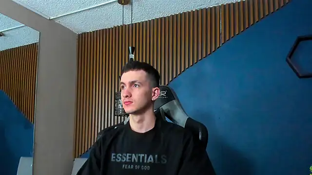 JacksonOlsenn online show from February 1, 2025, 12:05 pm