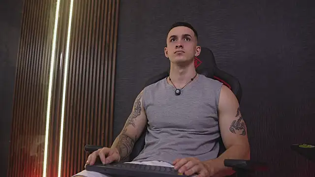 JacksonOlsenn online show from April 6, 2026, 8:43 pm