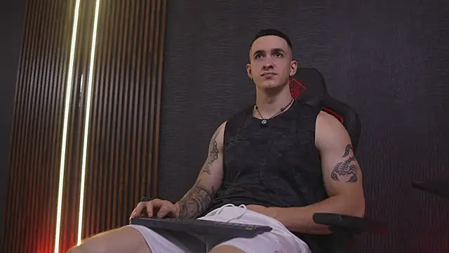 JacksonOlsenn online show from April 16, 2026, 8:42 pm