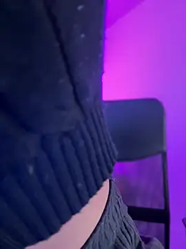 maddy bronw  online show from January 24, 2025, 10:30 pm