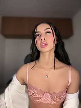 maddy bronw  online show from March 1, 2025, 11:37 pm