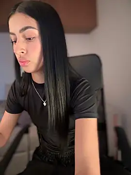 maddy bronw  online show from March 13, 2025, 6:23 pm