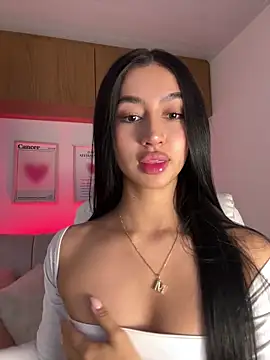 maddy bronw  online show from September 18, 2025, 11:18 pm