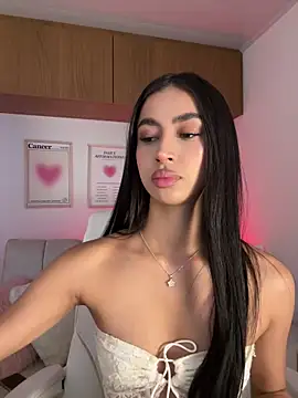 maddy bronw  online show from March 16, 2026, 10:03 pm