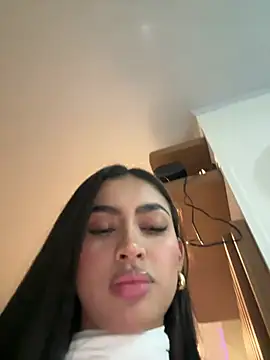 maddy bronw  online show from May 19, 2026, 1:56 am