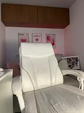 Snapshot of maddy_bronw_ chatting on July 8, 2026, 11:09 pm maddy bronw online show from July 8, 2026, 11:09 pm