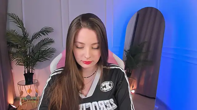 MoonLissa online show from February 1, 2025, 4:22 pm