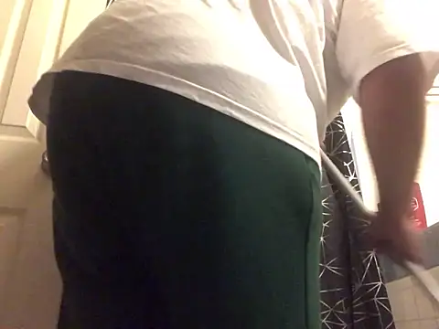 Snapshot of fatboyjayohh126 chatting on December 25, 2024, 2:14 am fatboyjayohh126 online show from December 25, 2024, 2:14 am