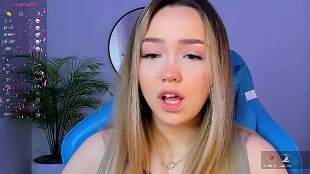 Snapshot of Evia_r0se chatting on January 5, 2025, 4:58 am Evia r0se online show from January 5, 2025, 4:58 am